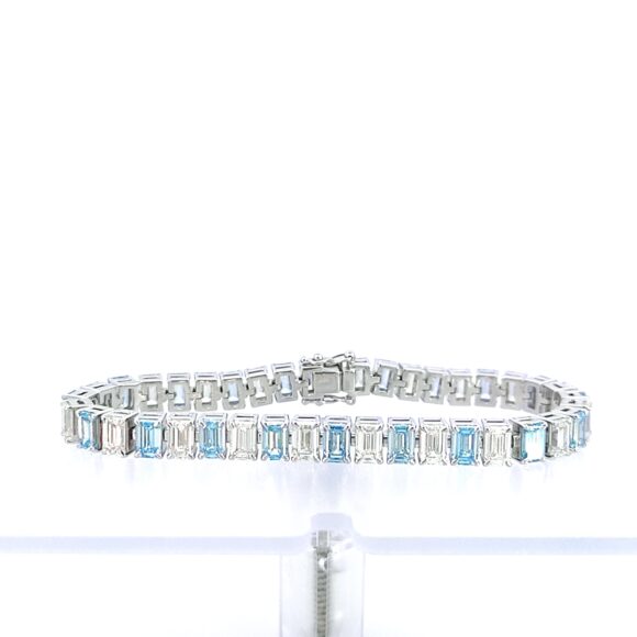 Elegant Emerald Diamond Bracelet